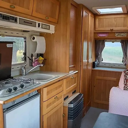 Campingplatz Camper Nuit Aeroport *